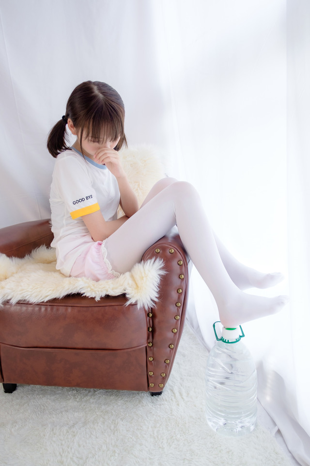 森萝财团 – R15-015 白丝萝莉玩桶装水[77P438M]-365学习资料